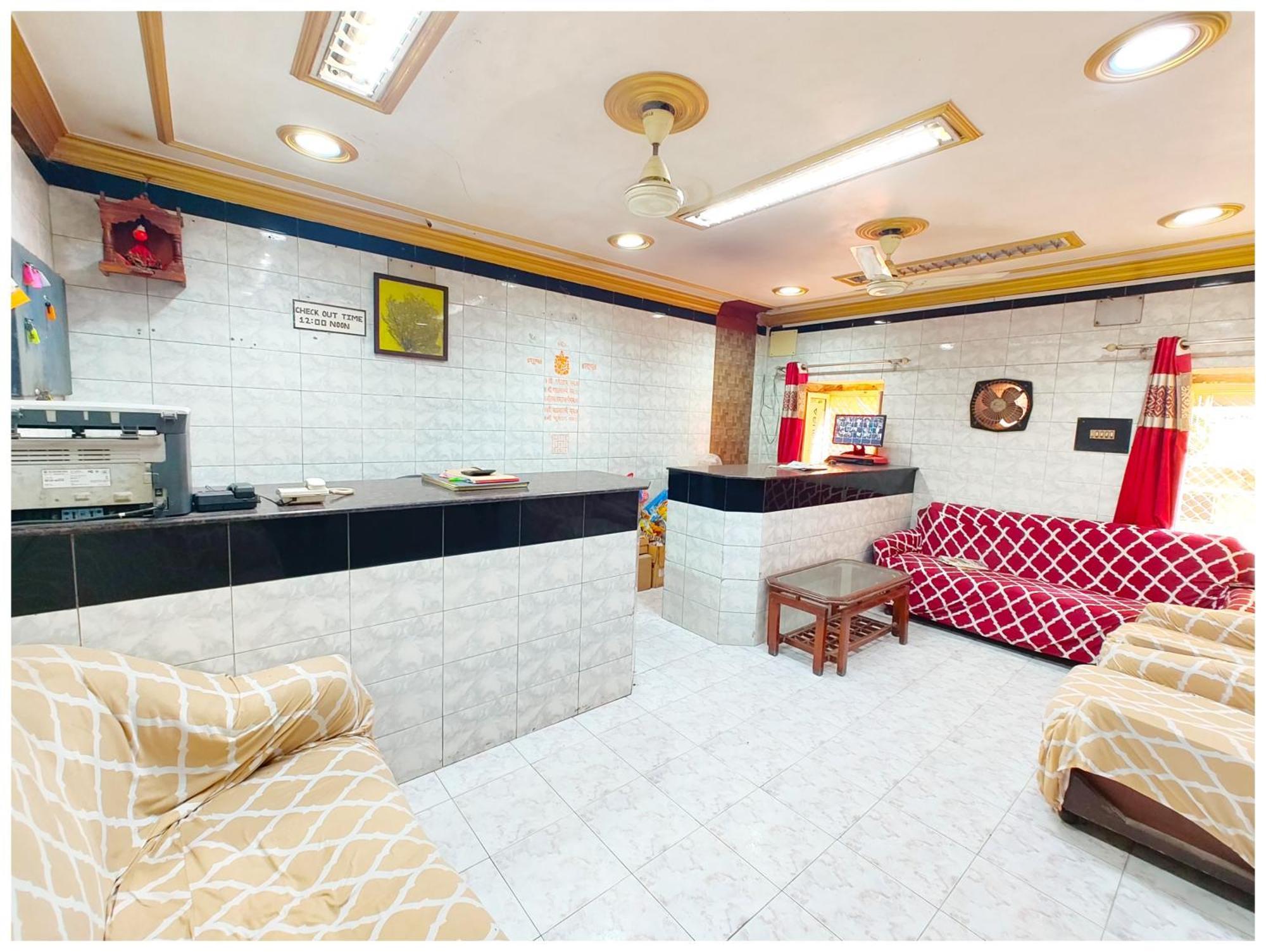 Shant! Near Kashi Vishwanath Temple- Fully Air Conditioned & Spacious - Budget In 2*