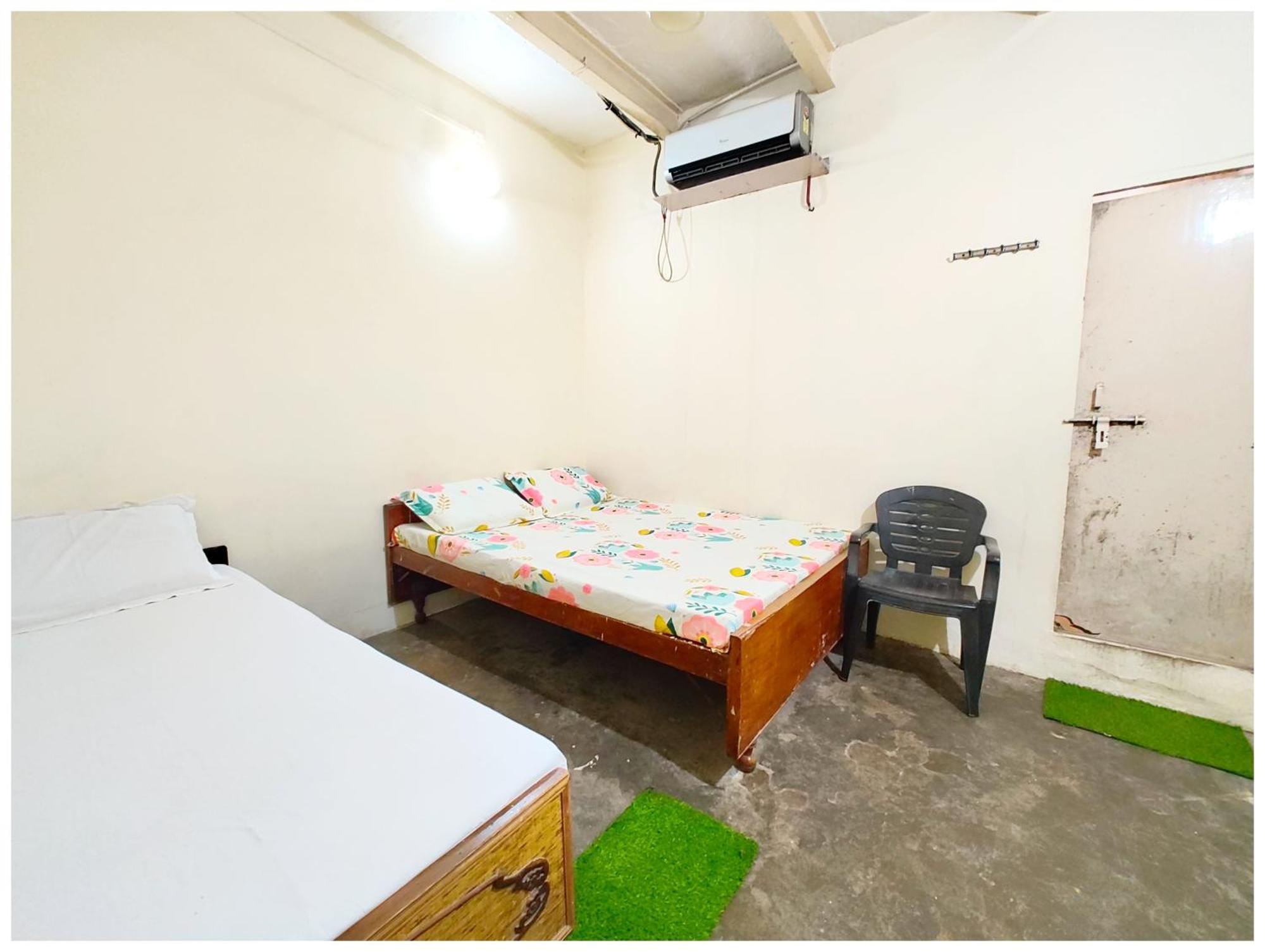 Shant! Near Kashi Vishwanath Temple- Fully Air Conditioned & Spacious - Budget In Hotel 2*