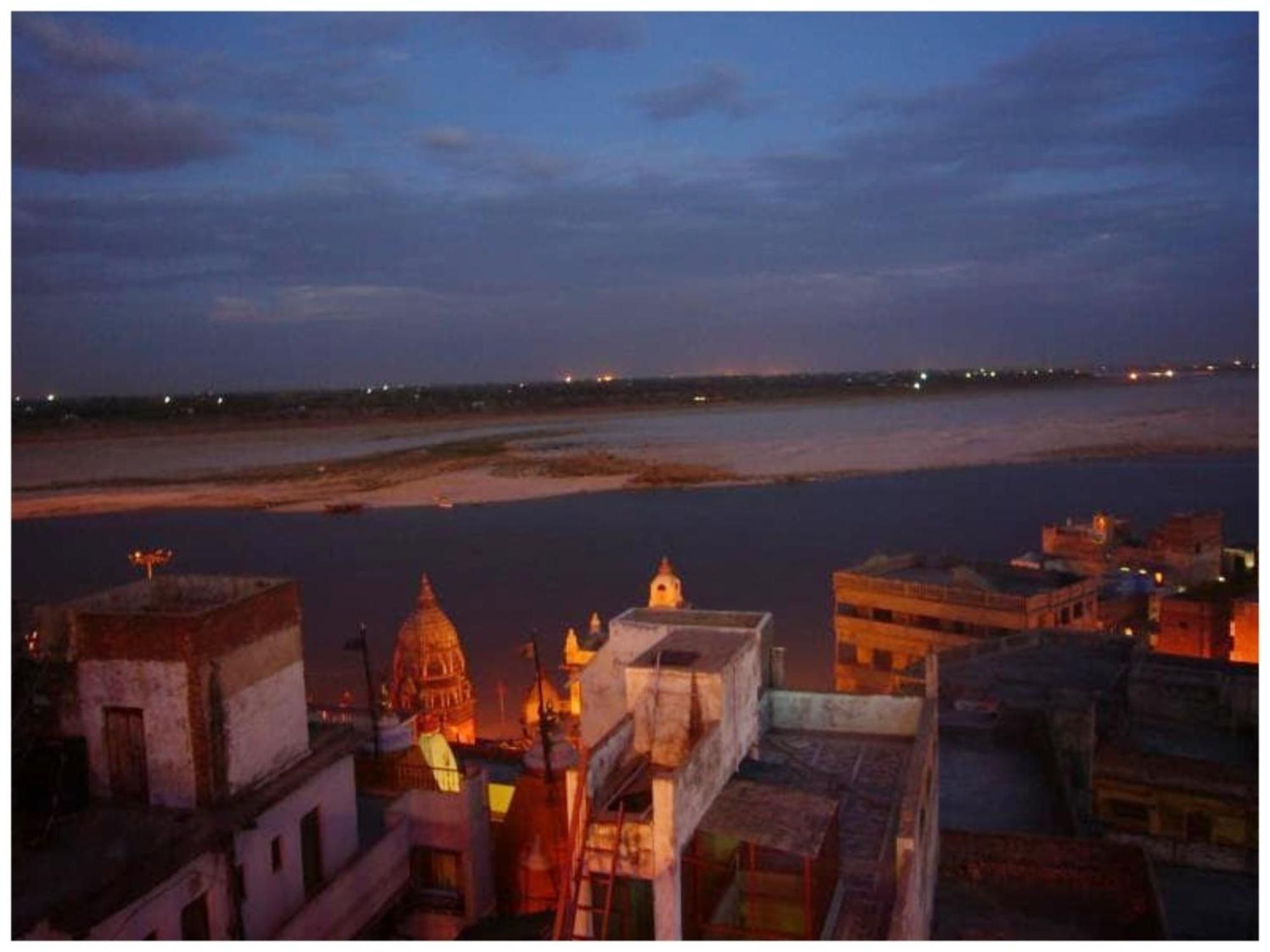 Shant! Near Kashi Vishwanath Temple- Fully Air Conditioned & Spacious - Budget In Hotel