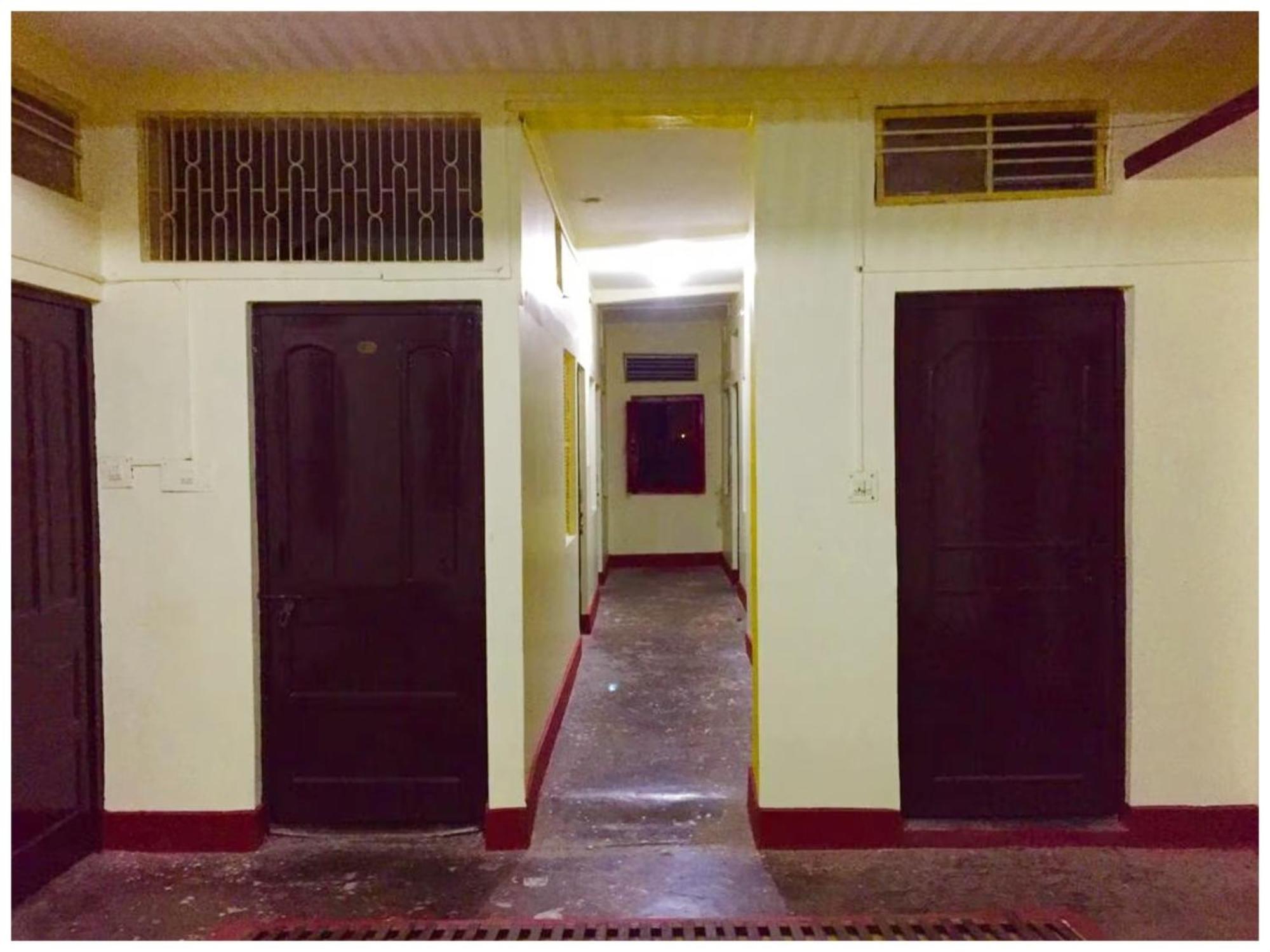 Shant! Near Kashi Vishwanath Temple- Fully Air Conditioned & Spacious - Budget In Hotel Varanasi