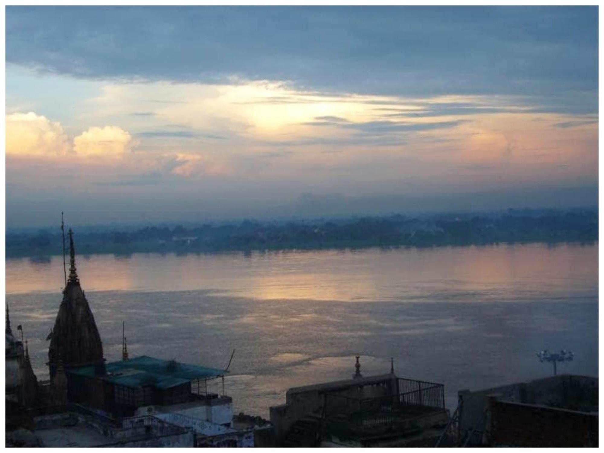 Shant! Near Kashi Vishwanath Temple- Fully Air Conditioned & Spacious - Budget In 2* Varanasi
