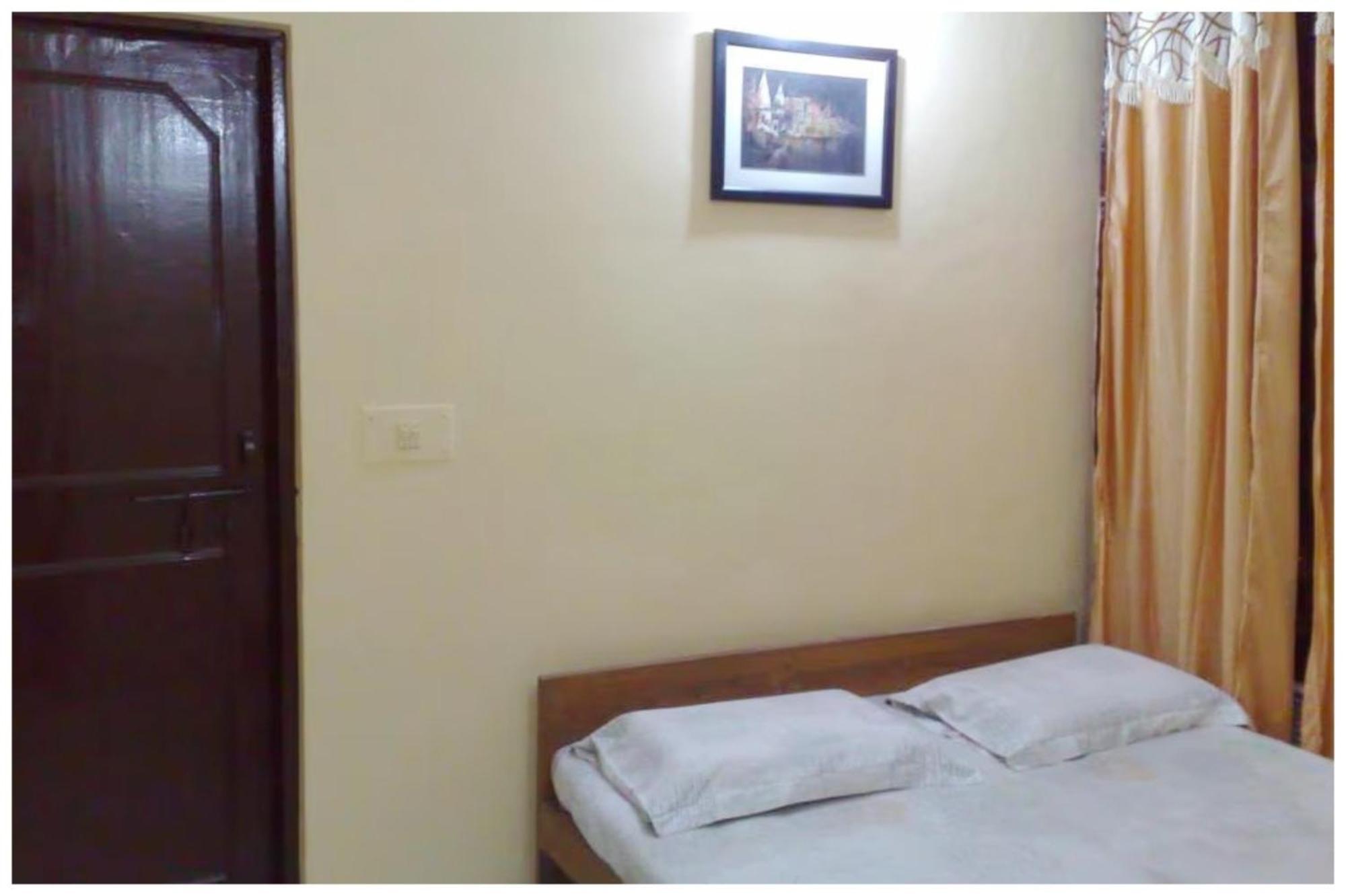 Hotel Shant! Near Kashi Vishwanath Temple- Fully Air Conditioned & Spacious - Budget In Varanasi