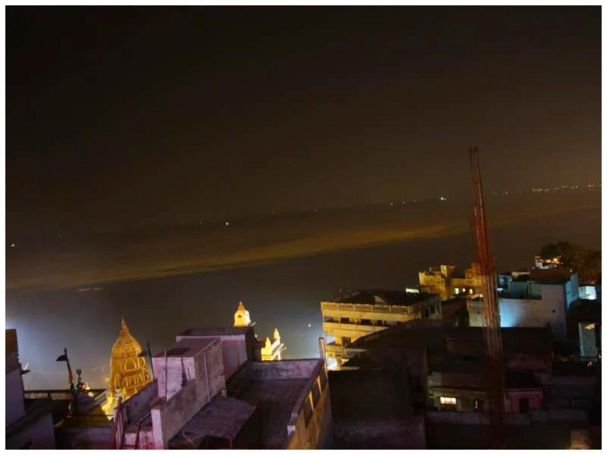 Shant! Near Kashi Vishwanath Temple- Fully Air Conditioned & Spacious - Budget In Varanasi